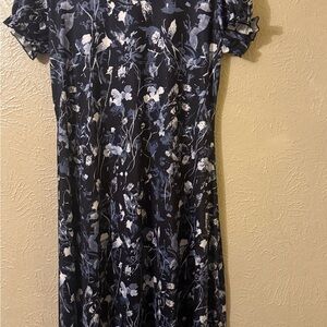 Elegant black and white floral maxi dress in size XXL.